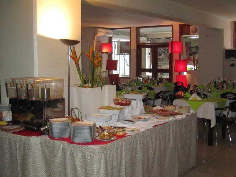 Hotel Ivotel Abidjan Exterior photo